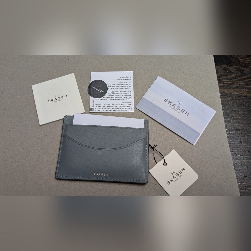 NWT Skagen card case wallet new but has slight imperfections